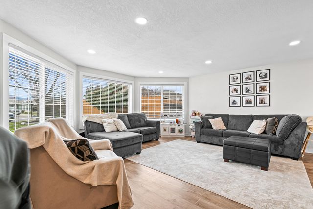 1461 Applegate Lane, Medford, OR 97501