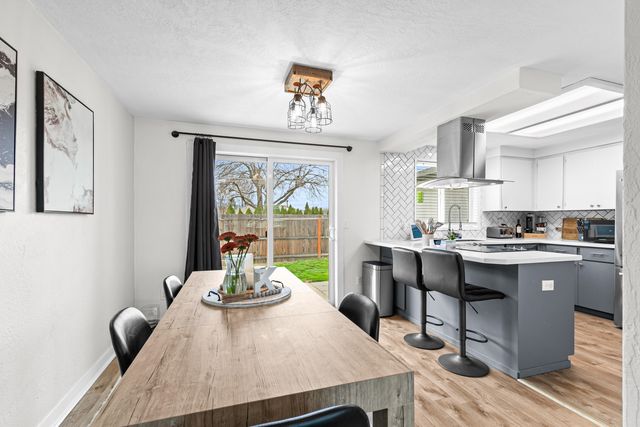 1461 Applegate Lane, Medford, OR 97501