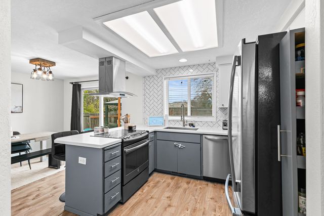 1461 Applegate Lane, Medford, OR 97501