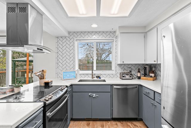 1461 Applegate Lane, Medford, OR 97501