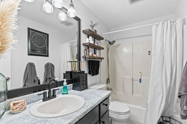 1461 Applegate Lane, Medford, OR 97501