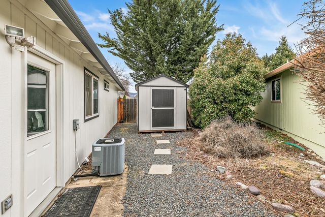 1461 Applegate Lane, Medford, OR 97501