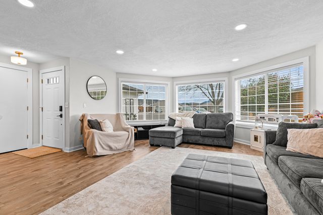 1461 Applegate Lane, Medford, OR 97501