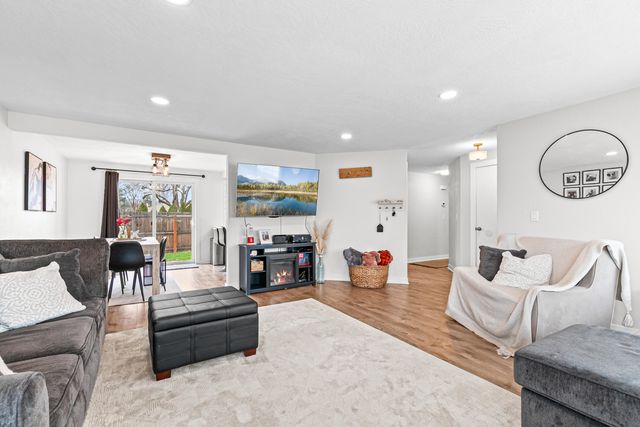 1461 Applegate Lane, Medford, OR 97501