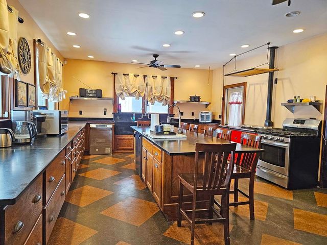 527 main Street, Enosburg, VT 05450