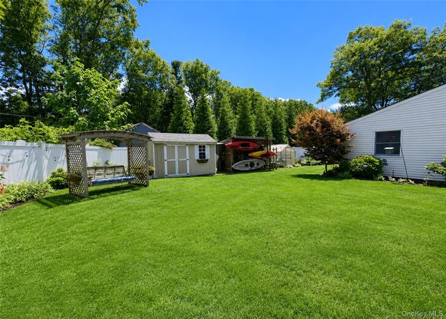 15 Seabrook Lane, Stony Brook, NY 11790