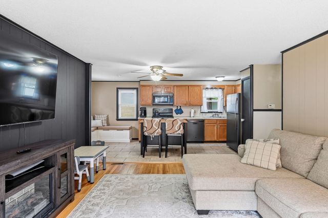 42 N Brook Rd, Springfield, MA 01119