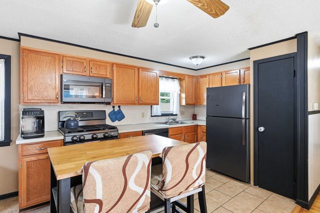 42 N Brook Rd, Springfield, MA 01119