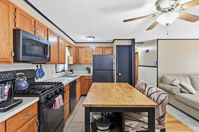 42 N Brook Rd, Springfield, MA 01119