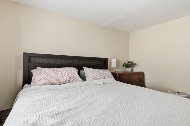 42 N Brook Rd, Springfield, MA 01119