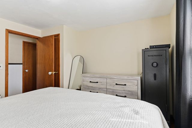 42 N Brook Rd, Springfield, MA 01119