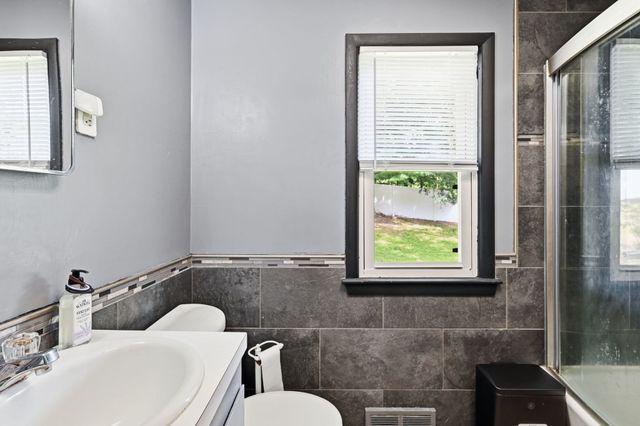 42 N Brook Rd, Springfield, MA 01119