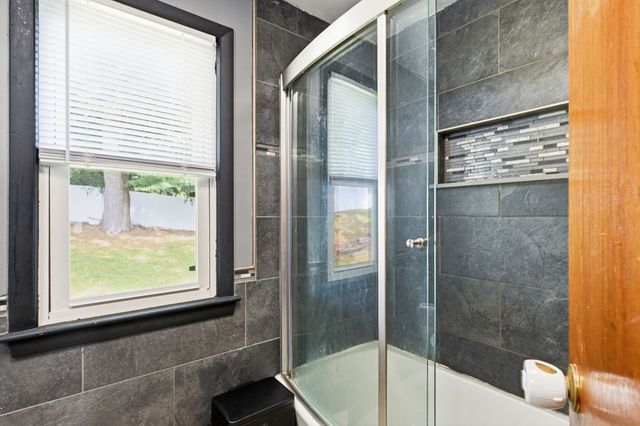 42 N Brook Rd, Springfield, MA 01119