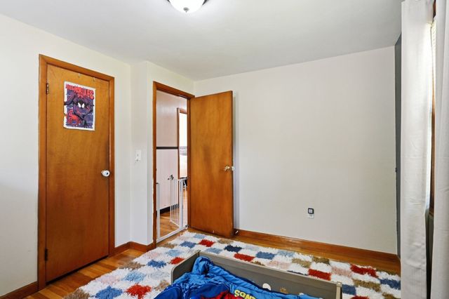 42 N Brook Rd, Springfield, MA 01119