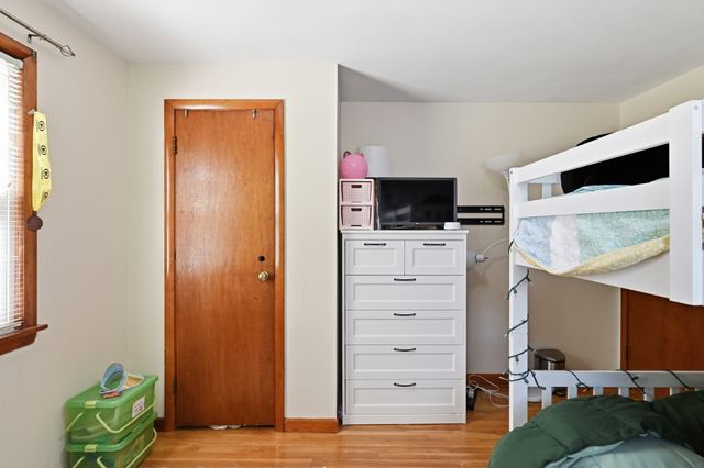42 N Brook Rd, Springfield, MA 01119