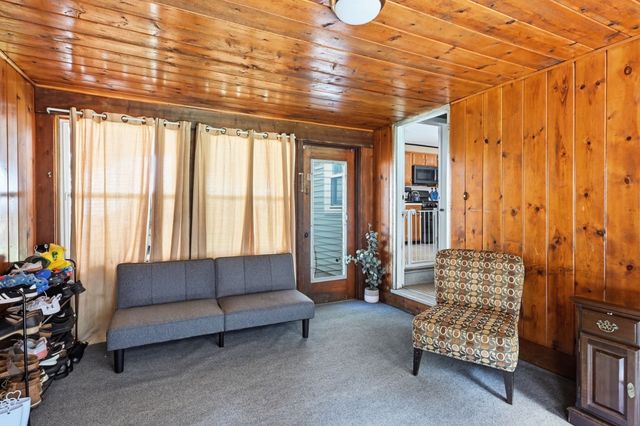 42 N Brook Rd, Springfield, MA 01119