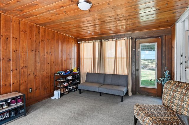 42 N Brook Rd, Springfield, MA 01119