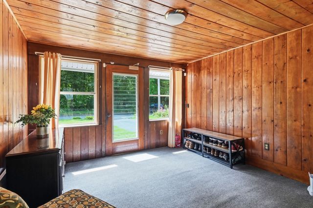 42 N Brook Rd, Springfield, MA 01119