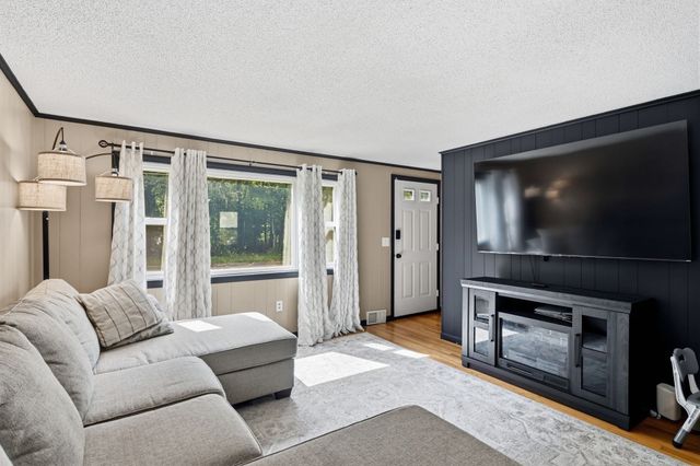42 N Brook Rd, Springfield, MA 01119