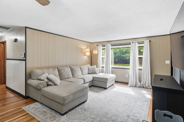 42 N Brook Rd, Springfield, MA 01119