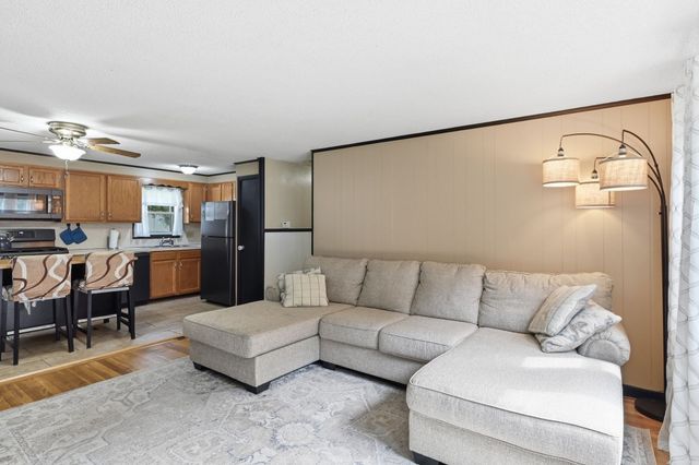 42 N Brook Rd, Springfield, MA 01119