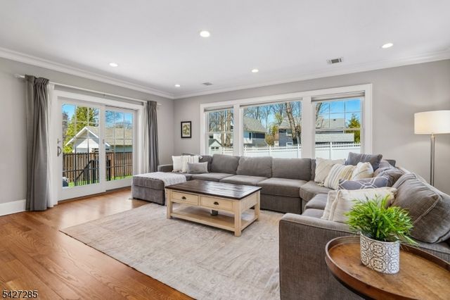 8 Newman Ave, Verona Twp., NJ 07044