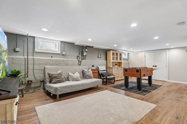 8 Newman Ave, Verona Twp., NJ 07044
