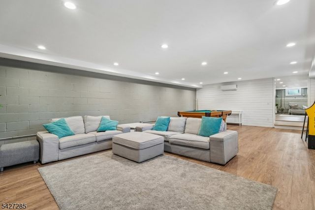 8 Newman Ave, Verona Twp., NJ 07044
