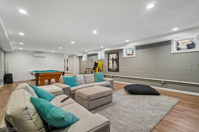 8 Newman Ave, Verona Twp., NJ 07044