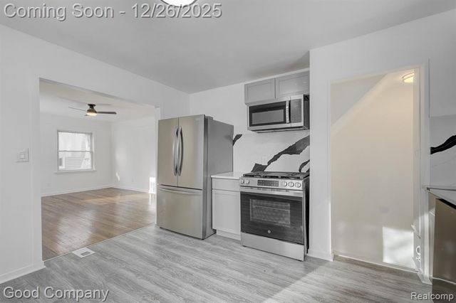 13680 Borgman Street, Oak Park, MI 48237