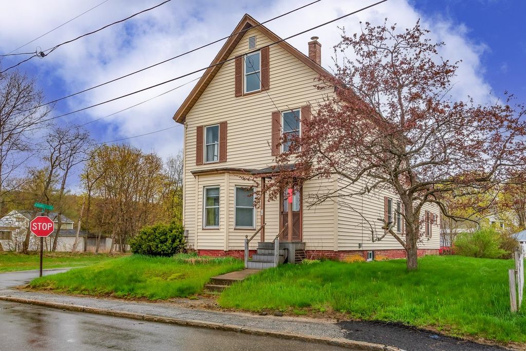 39 Myrtle Street, Newport, NH 03773