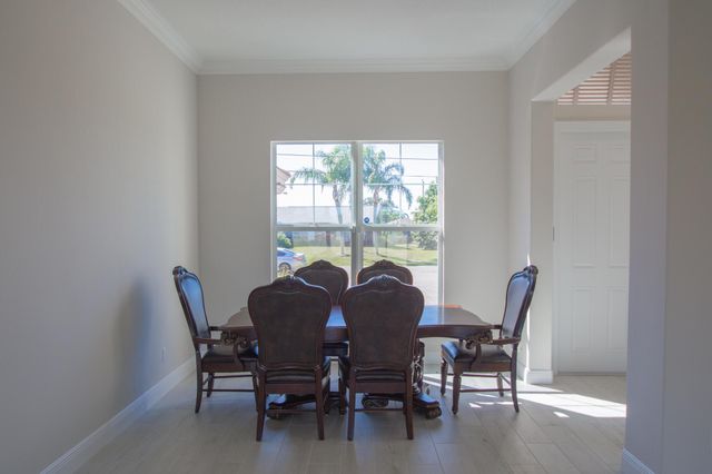 220 SW Dalton Circle, Port St Lucie, FL 34953