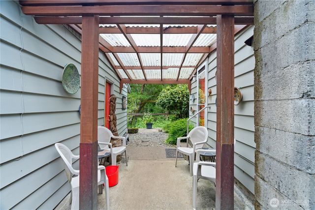 973 US Highway 101, Cosmopolis, WA 98537