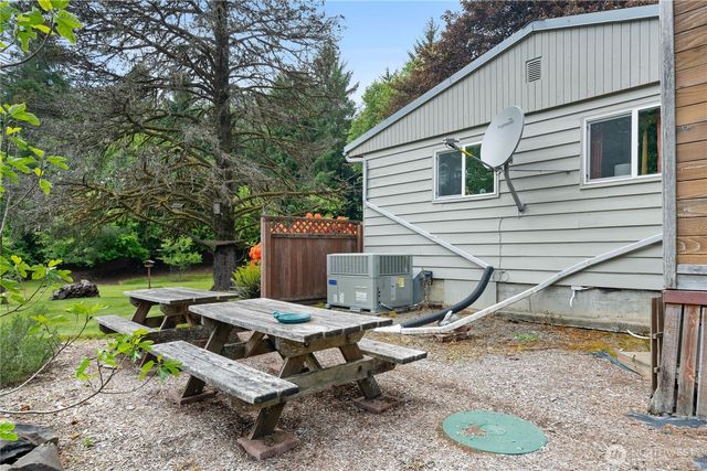 973 US Highway 101, Cosmopolis, WA 98537