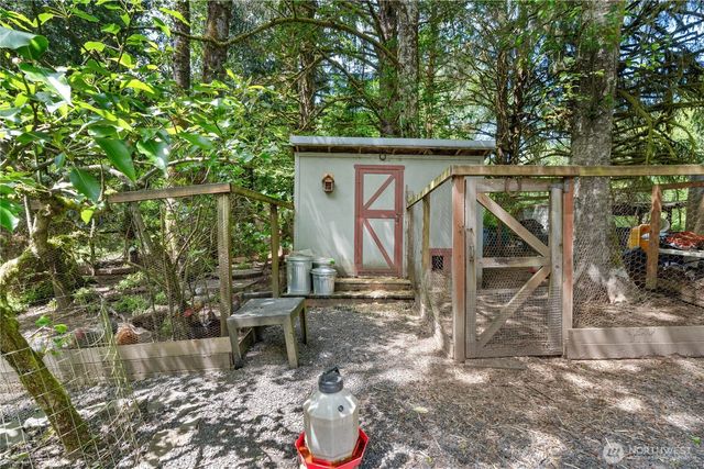 973 US Highway 101, Cosmopolis, WA 98537