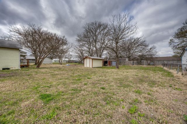 308 N Bois D Arc Street, Savoy, TX 75479
