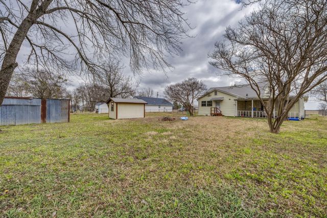 308 N Bois D Arc Street, Savoy, TX 75479
