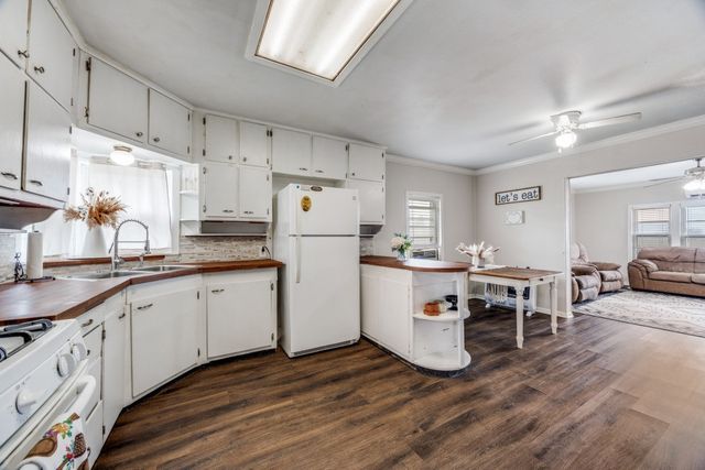 308 N Bois D Arc Street, Savoy, TX 75479