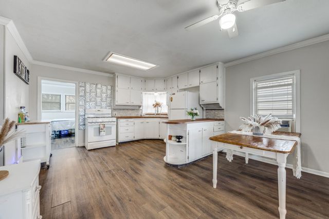 308 N Bois D Arc Street, Savoy, TX 75479