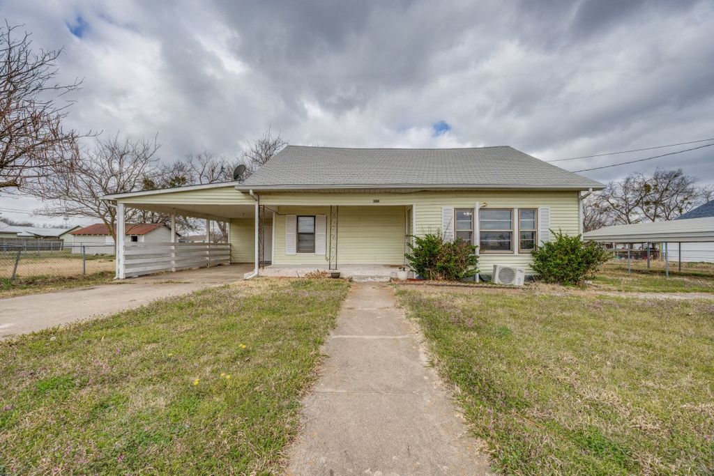 308 N Bois D Arc Street, Savoy, TX 75479