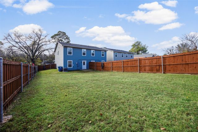 901 W Collins Street, Denison, TX 75020