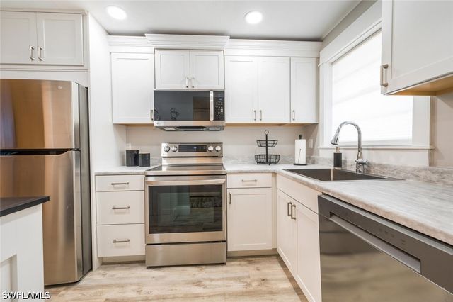 499 Forest Lakes BLVD 105, Naples, FL 34105
