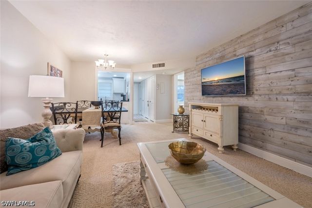 499 Forest Lakes BLVD 105, Naples, FL 34105