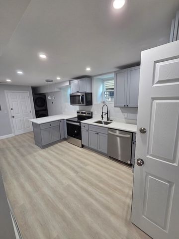 137 Centre St B, Boston, MA 02119