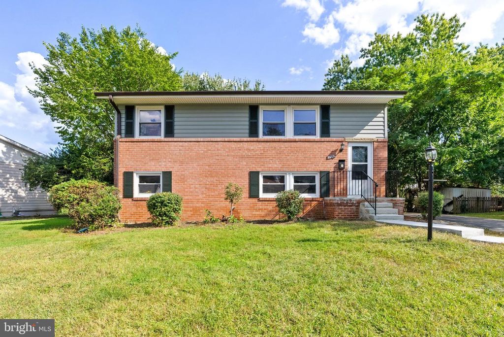1006 S IRONWOOD RD, Sterling, VA 20164
