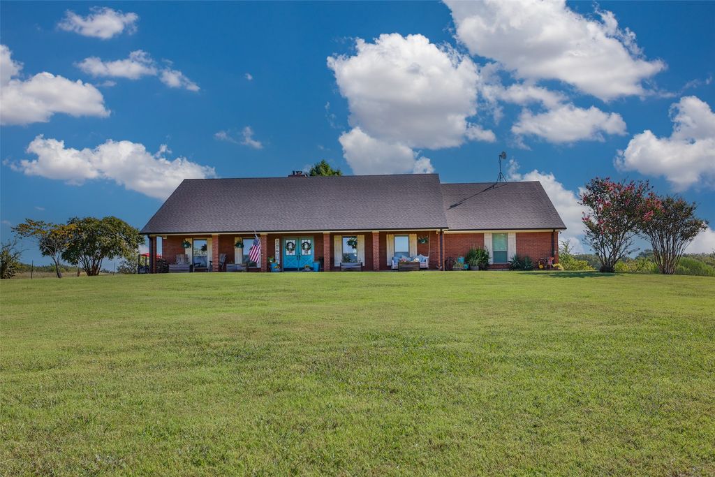 491 Navajo Road, Whitesboro, TX 76273