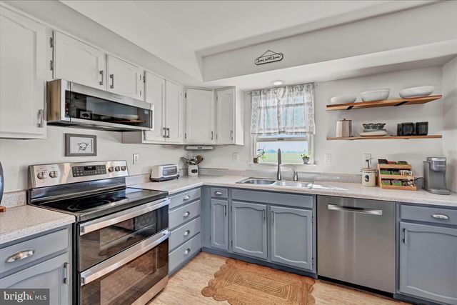 28 MAPLE LN, Myerstown, PA 17067