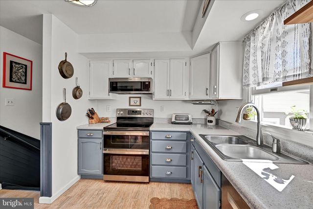 28 MAPLE LN, Myerstown, PA 17067