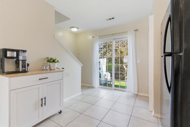 6014 Brice Park Drive, 17B, Canal Winchester, OH 43110