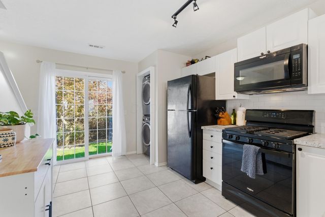 6014 Brice Park Drive, 17B, Canal Winchester, OH 43110